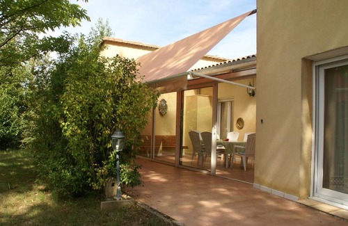Pays-de-Belves Casa | Modern Holiday Home in Belv s with swimming pool