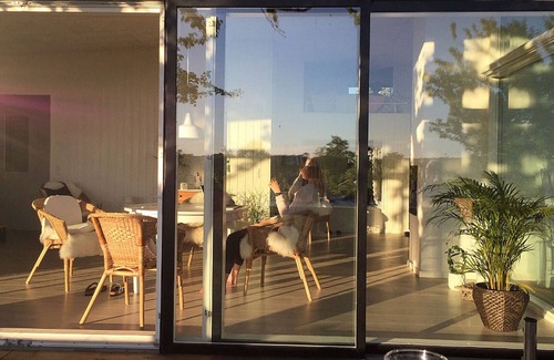 Diernæs Casa | Moderna casa de vacaciones con vistas panorámicas y WiFi cerca de la playa.