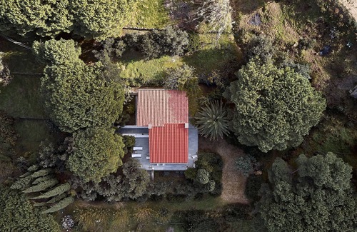 Patresi Apartamento | Moderna casa con hermoso jardín