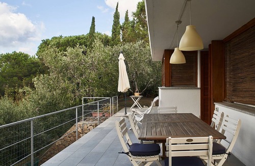 Patresi Apartamento | Moderna casa con hermoso jardín
