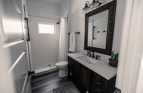 Meridian Casa | Modern Holistic Home - Near the Village & Shopping!