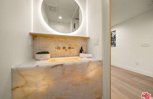Beachwood Canyon Casa | MODERN HOLLYWOOD HILLS MANSION | 5 BEDROOMS | VIEWS | BRAND NEW