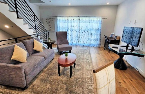 Hollywood Apartamento | Modern Hollywood Homes close to Everything with Free Parking