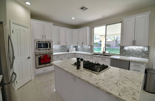 Las Vegas Casa | Gran casa moderna a 12 minutos de la avenida principal.