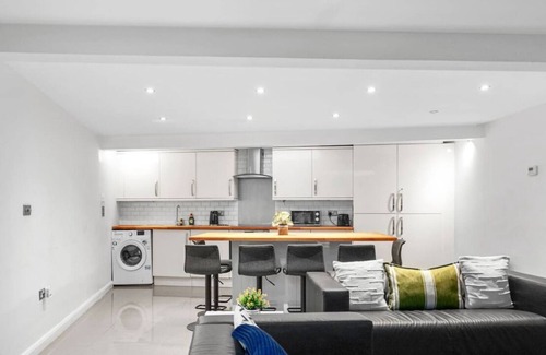 Larkhall Apartamento | Modern Home 15 mins from Central London w Smart TV