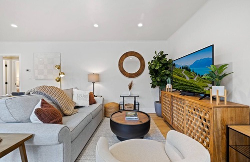 Atwater Village Apartamento | Modern Home - 5 Mins walk from Atwater Village Shops and Restaurants!