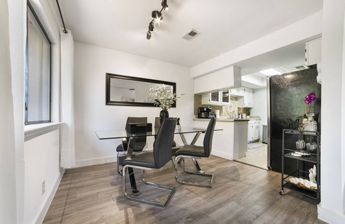 East Riverside - Oltorf Casa | Modern Home 7 Min from Downtown