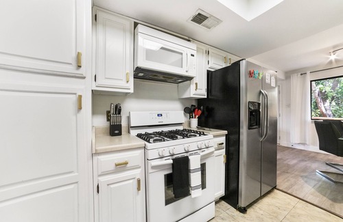 East Riverside - Oltorf Casa | Modern Home 7 Min from Downtown