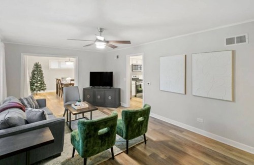 Russell Casa | Modern Home Centrally Located