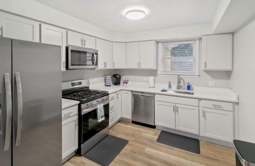 Russell Casa | Modern Home Centrally Located