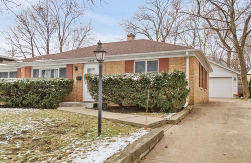 Russell Casa | Modern Home Centrally Located