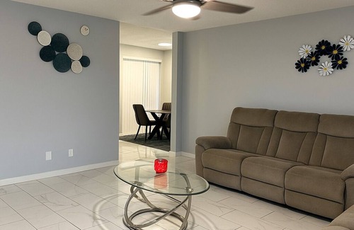 Sunrise Manor Casa | Modern Home & Cozy Stay - Near Las Vegas Strip