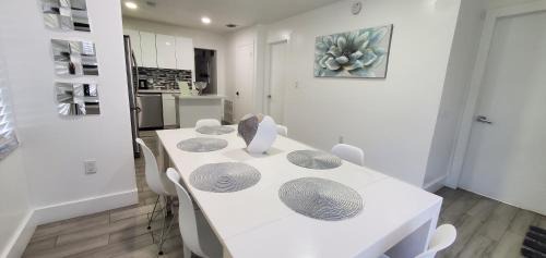 Fontainebleau Casa | Modern Home, Excellent Location Miami