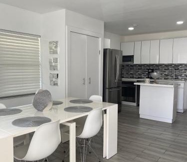 Fontainebleau Casa | Modern Home, Excellent Location Miami