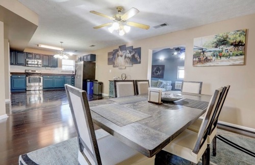 Lexington Casa | Modern Home Fenced Yard:4 Mi to Downtown Lexington Near Kentucky Horse Park & UK