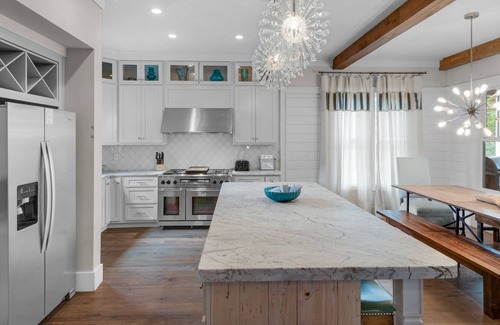 SeaNest Village Casa | 4 minutos a pie de playa! Impresionante casa en Seagrove, capacidad para 12, piscina comunitaria!