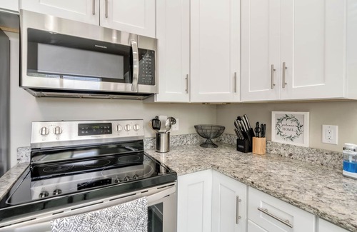 Limberlost Casa | Modern home, great central location, quiet neighborhood, walk to the Mall!