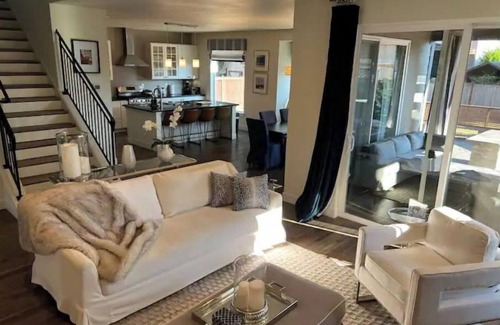 Sumner Casa | Modern home in downtown Sumner, WA