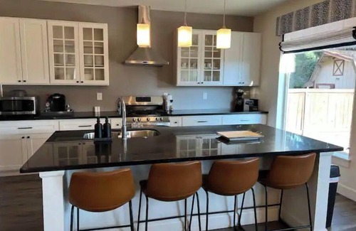 Sumner Casa | Modern home in downtown Sumner, WA