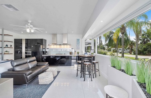 Coral Heights Casa | Modern Home in FTL! Hot Tub & Dogs Welcome!