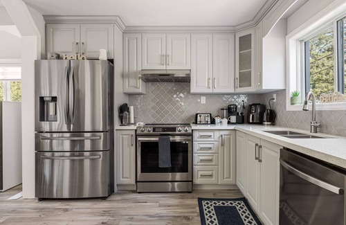 Lansdowne Casa | Modern Home in Leeds & Thousand Islands
