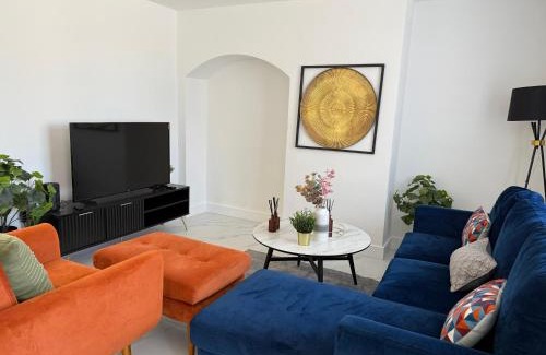 Hale Casa | Modern home in Mill Hill Free Parking and Garden