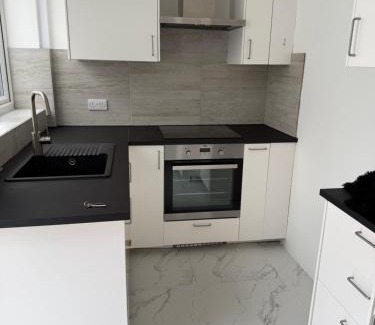 Hale Casa | Modern home in Mill Hill Free Parking and Garden