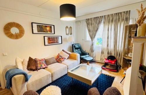 Kauniainen Casa | Modern Home in Peaceful Area with Private Lawn, BBQ & Free Parking