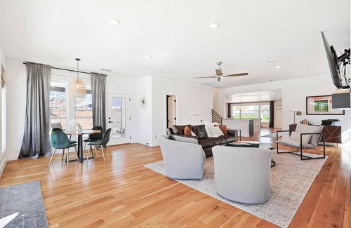 Roanoke Casa | Modern Home in the Heart of Old Town Roanoke with Pool!