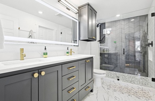 Roanoke Casa | Modern Home in the Heart of Old Town Roanoke with Pool!
