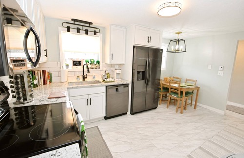South Bend Casa | Modern home just mins to Notre Dame!(52723)
