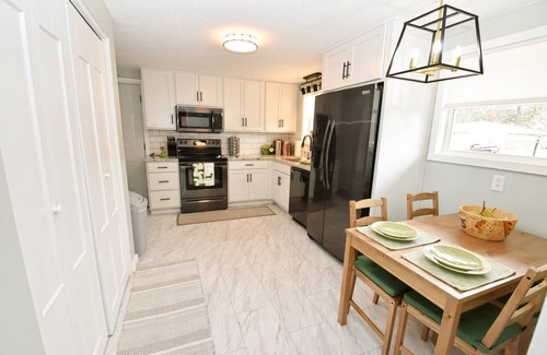 South Bend Casa | Modern home just mins to Notre Dame!(52723)