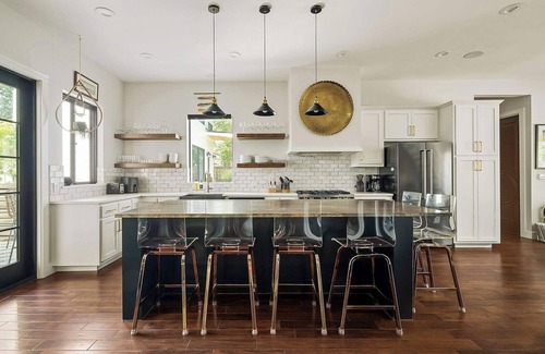 Chestnut Casa | Modern Home Mins to DT ATX & UT | Balcony | ACL