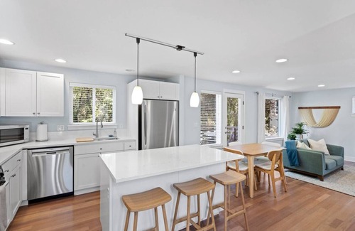 Old Ballard Casa | Modern Home Near Ballard Locks w/ Patio & Parking! Award Winning!