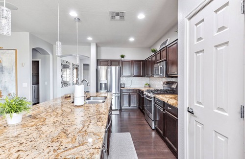 Canyon Trails South Casa | Modern Home Near Ballpark - Newly Furnished