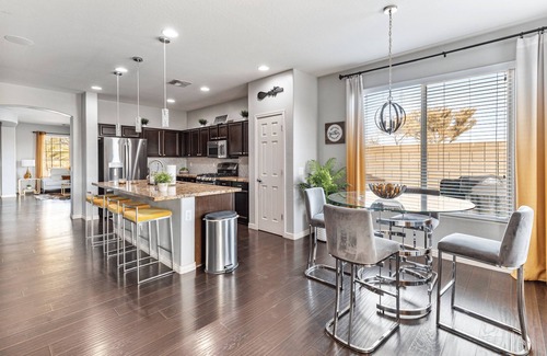 Canyon Trails South Casa | Modern Home Near Ballpark - Newly Furnished