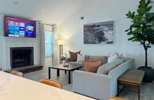 Savannah Casa | Modern Home Near Beach & City Dog Friendly