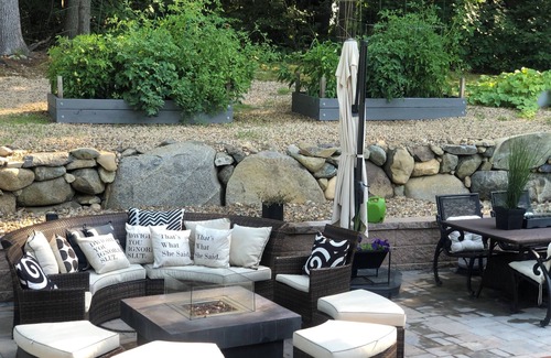 Hampton Casa | Modern Home-Near Beach/w lg Stylish Patio & HotTub, Fire Tables & Outdoor Dining