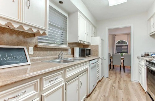 Irving Casa | Modern Home on Britain St Heart of Irving