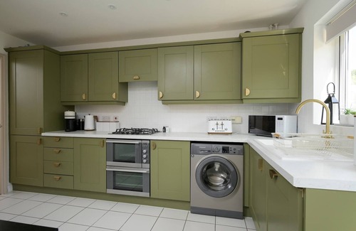 Cheltenham Casa | Modern Home on Edge of Cotswolds, Private Parking