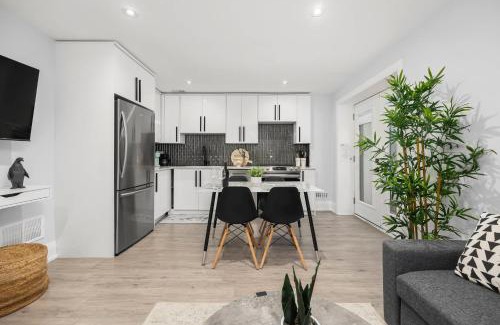 Dorset Park Casa | Modern Home Pool Still Open Two Fire Pits Free Parking Game Room