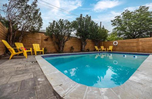Dorset Park Casa | Modern Home Pool Still Open Two Fire Pits Free Parking Game Room