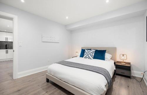 Dorset Park Casa | Modern Home Pool Still Open Two Fire Pits Free Parking Game Room