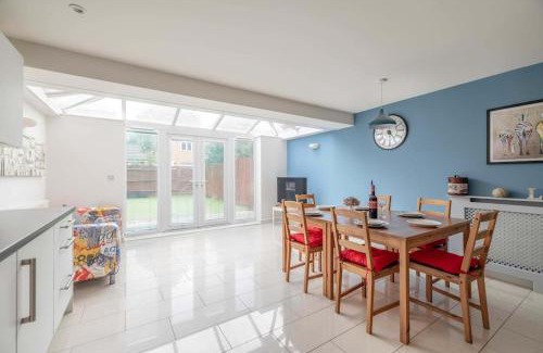 Langley Marish Casa | Modern Home - Slough, Heathrow, Pinewood - Parking