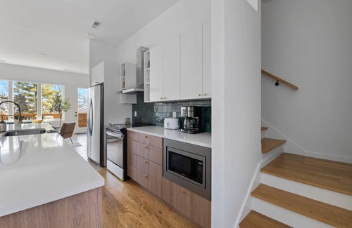 Missionary Ridge Casa | Modern Home Sunrise Views By Downtown Chattanooga