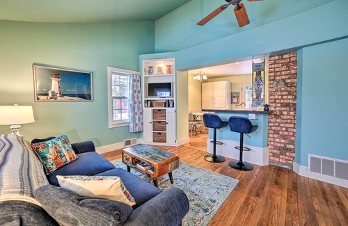 Sturgeon Bay Casa | ¡NUEVO! Casa moderna con patio, 1 milla a Dtwn Sturgeon Bay