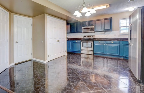 Lexington Casa | Modern Home w/Fenced Yard: 4 Mi to Dtwn Lexington