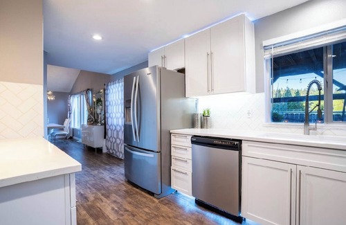 Sherwood - Tualatin North Casa | Modern home w/Hot Tub! In small town Sherwood with AC, WiFi, & near wine country