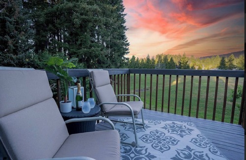 Sherwood - Tualatin North Casa | Modern home w/Hot Tub! In small town Sherwood with AC, WiFi, & near wine country