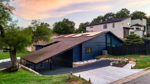 South River City Casa | Modern Home w Shared Pool Yard Prime Location Fairlawn Lane B by AvantStay